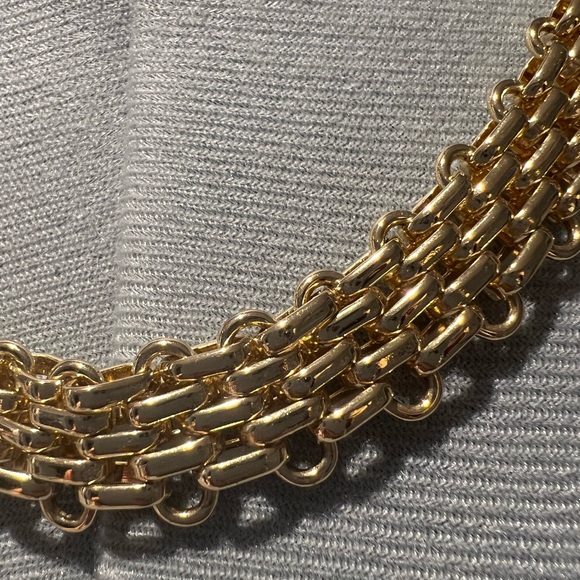 Fashion Jewelry Gold Tone Jewelry Lot Necklaces Bracelets Earrings Brooches Set - Picture 12 of 13